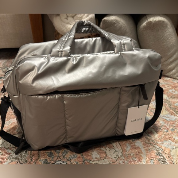 Luka Duffel in Gunmetal 🩶 - Picture 6 of 8